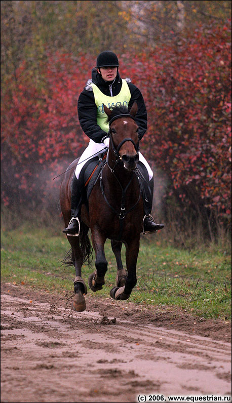 http://www.equestrian.ru/photos/photoreport2006/pl_eventing_oct/IMG_3691_skachka.jpg