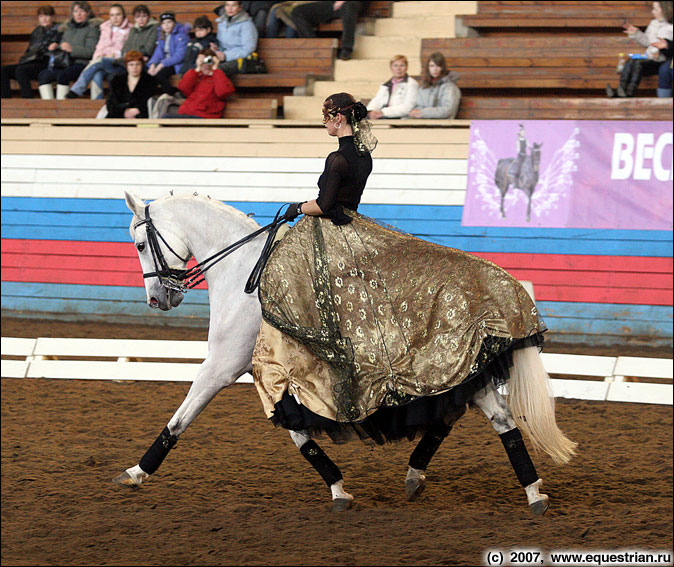 http://www.equestrian.ru/photos/photoreport2007/karnaval/IMG_7725_pyrkina_bovari.jpg