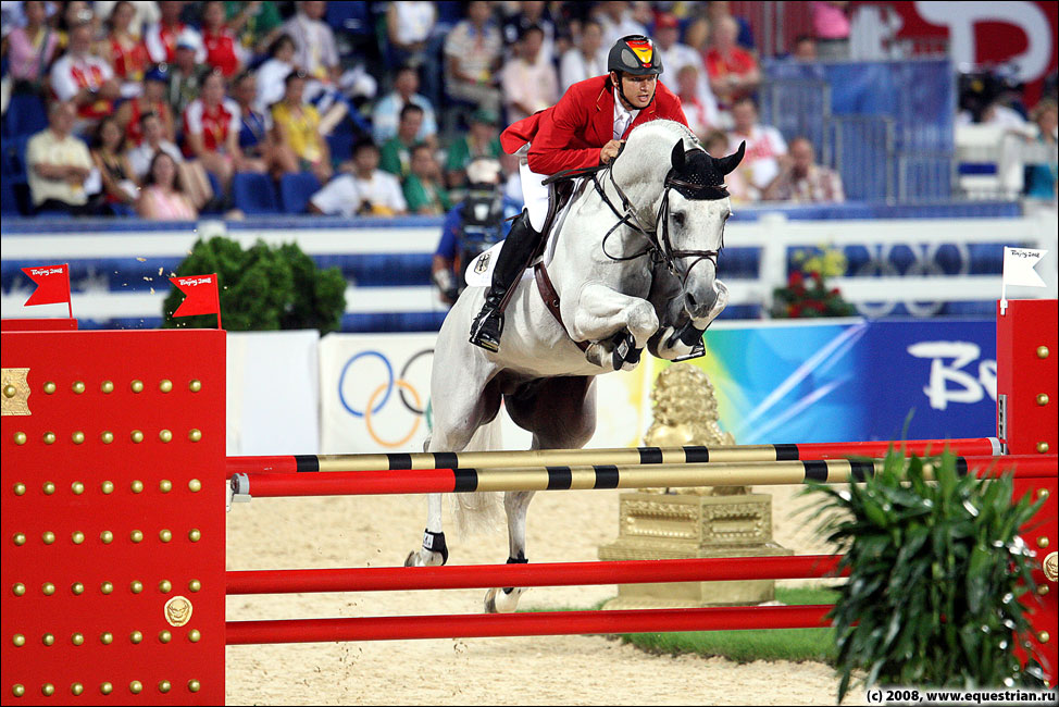 http://www.equestrian.ru/photos/photoreport2008/08_oi/jumping/q1/KSHT3288_kutcher_marco_corn.jpg