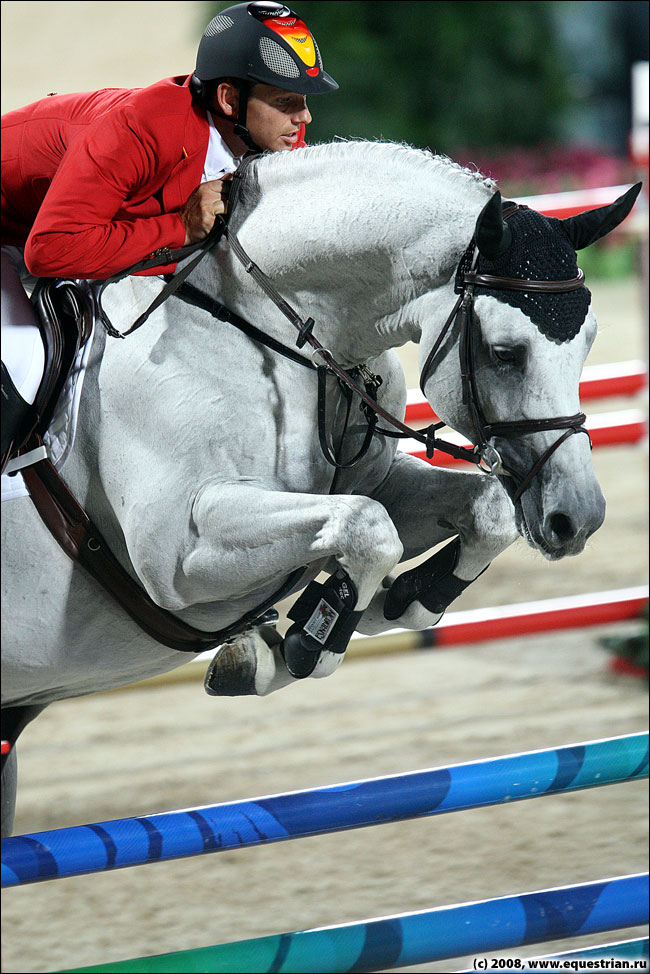 http://www.equestrian.ru/photos/photoreport2008/08_oi/jumping/q1/KSHT3295_kutcher_marco_corn.jpg