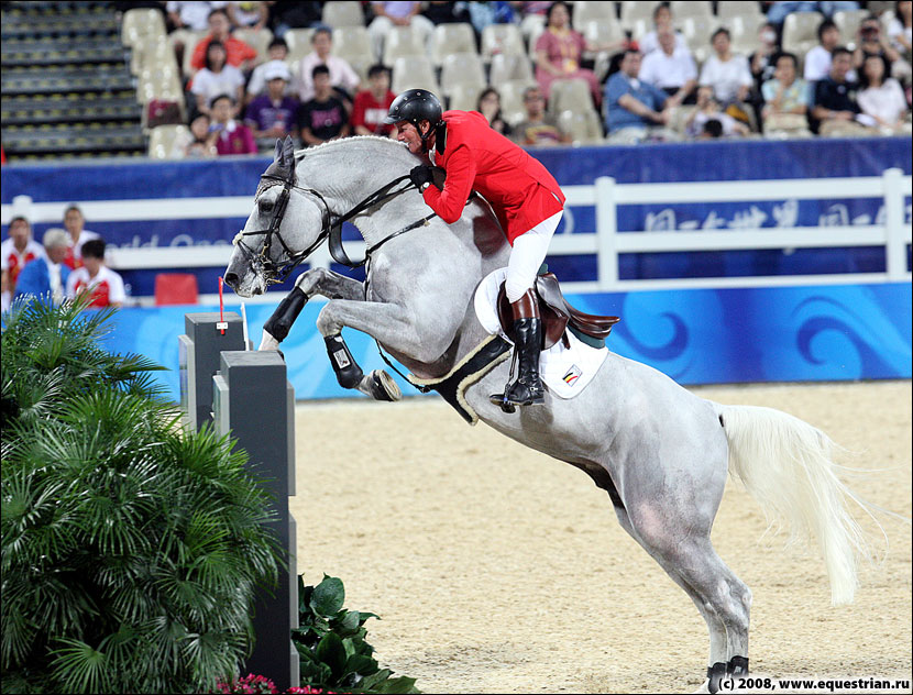 http://www.equestrian.ru/photos/photoreport2008/08_oi/jumping/q1/KSHT3779_lansink_jos_cumano.jpg