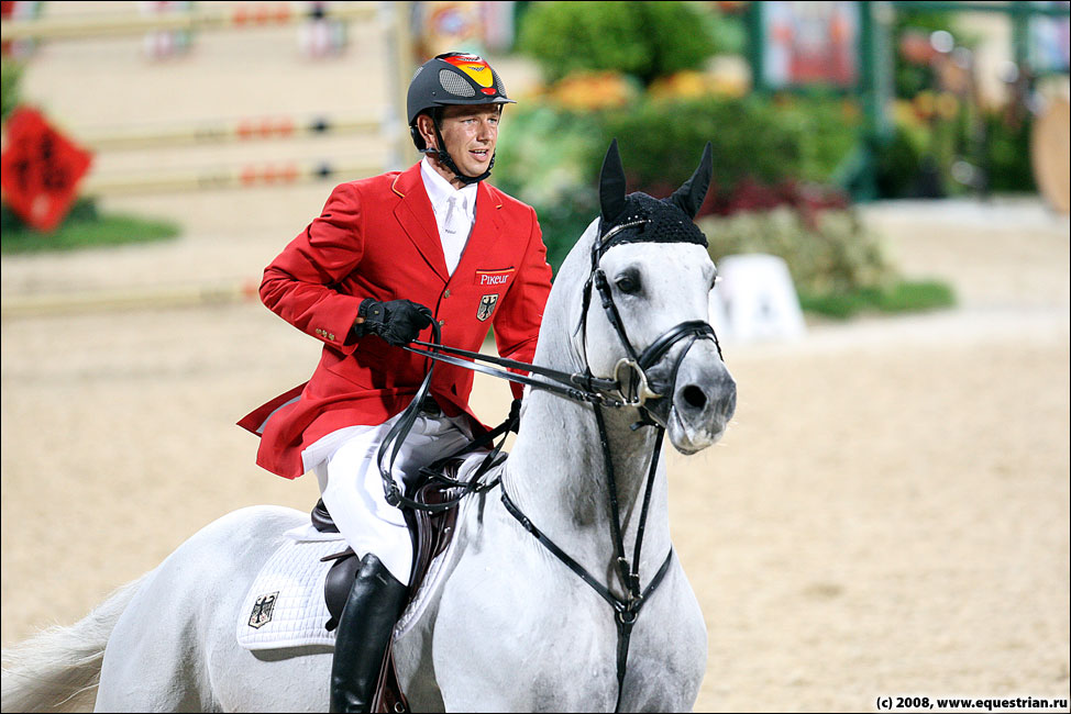 http://www.equestrian.ru/photos/photoreport2008/08_oi/jumping/q3/KSHT5985_kutcher_marco_corn.jpg