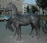 Новая скульптура возле Минской ратуши