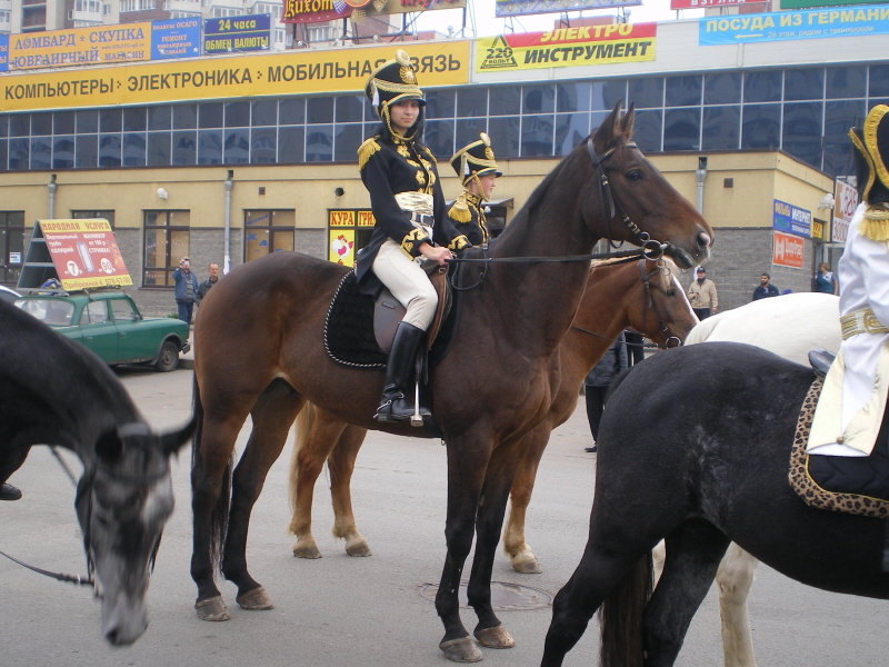 Спортсмены КСК "Исток" на параде в Рыбацком