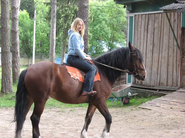 вот недавно снова в "Динамо" заехала) Давно эту девушку не видела)