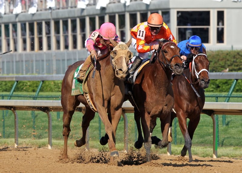 Ипподром Churchill Downs 2010 год, первый этап Тройной Тиары - Kentucky Oaks