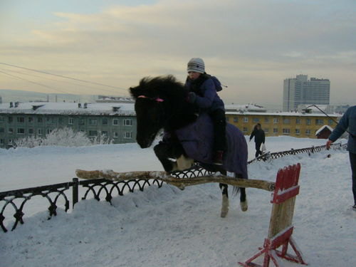 Настя прыгает на Понке!