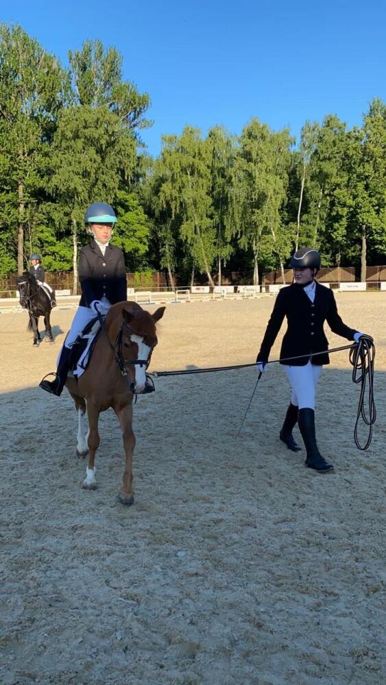 Сухнева Марина Сергеевна Тренер-преподаватель в КСК "Измайлово"  Основное образование высшее. Диплом о профессиональной переподготовке от 05.07.2025 Квалификация Тренер-преподаватель по конному спорту. Стаж 5 лет.