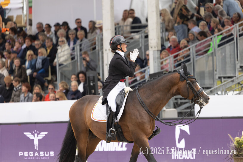 Pauluis Larissa / Flambeau