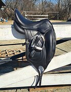 Продам выездковое седло