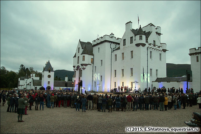 Церемония открытия турнира проходила у стен замка Блэйр