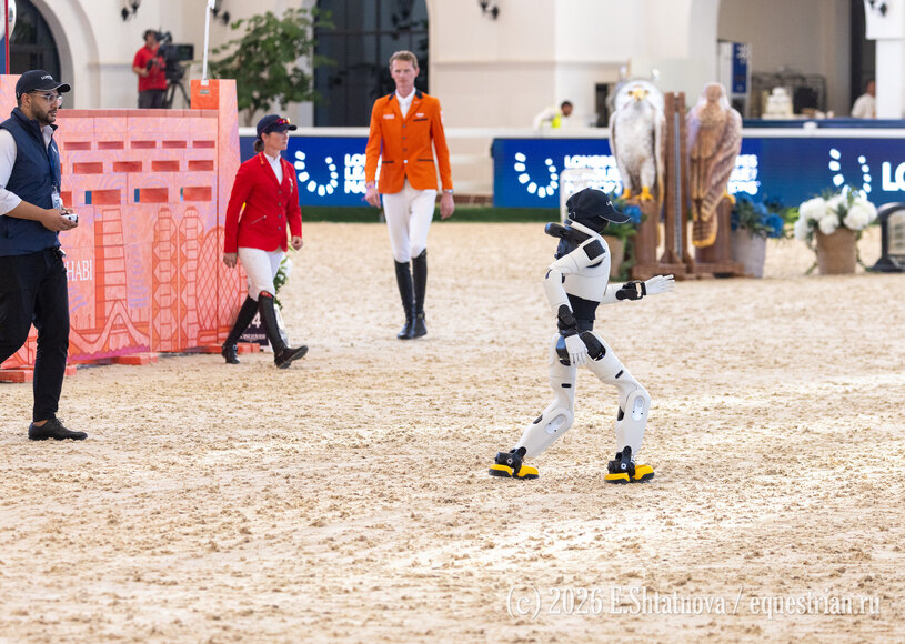 Что этот робот делал на разминке Лиги Наций - доподлинно не известно, но внимание привлекал