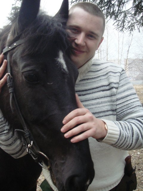 И этот человек говорил что никогда не подойдет к лошади :))))