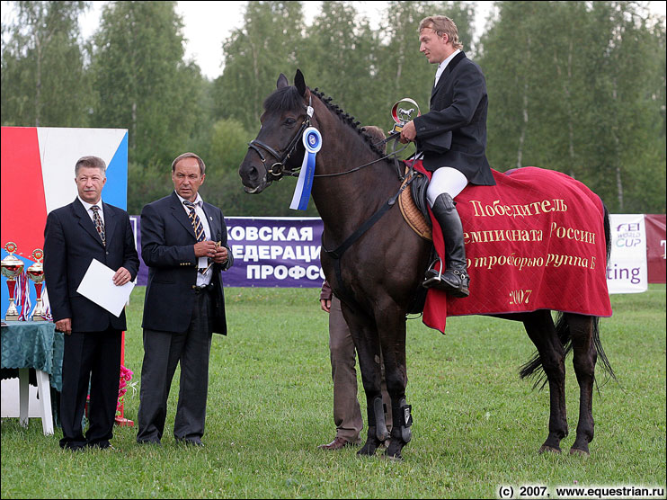 http://www.equestrian.ru/photos/photoreport2007/cci_planern/IMG_2924_markov_go_ahead.jpg