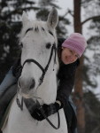 Счастливая Вика на лошади =))