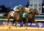 Ипподром Churchill Downs 2010 год, скачка Breeders' Cup Classic, где жеребец по кличке Blame (справа) на пол морды обогнал Королеву Американских скачек - Zenyatt'у.